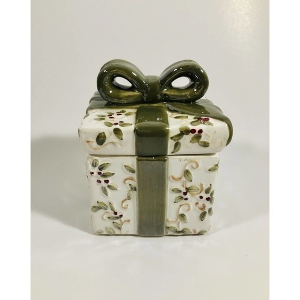🎄Yankee Candle Gift Box Shaped Tealight Ceramic Candle Holder Christmas …